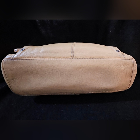 Tignanello Elegant Tan Pebble Leather Hobo/Shoulder Bag - Picture 7 of 16